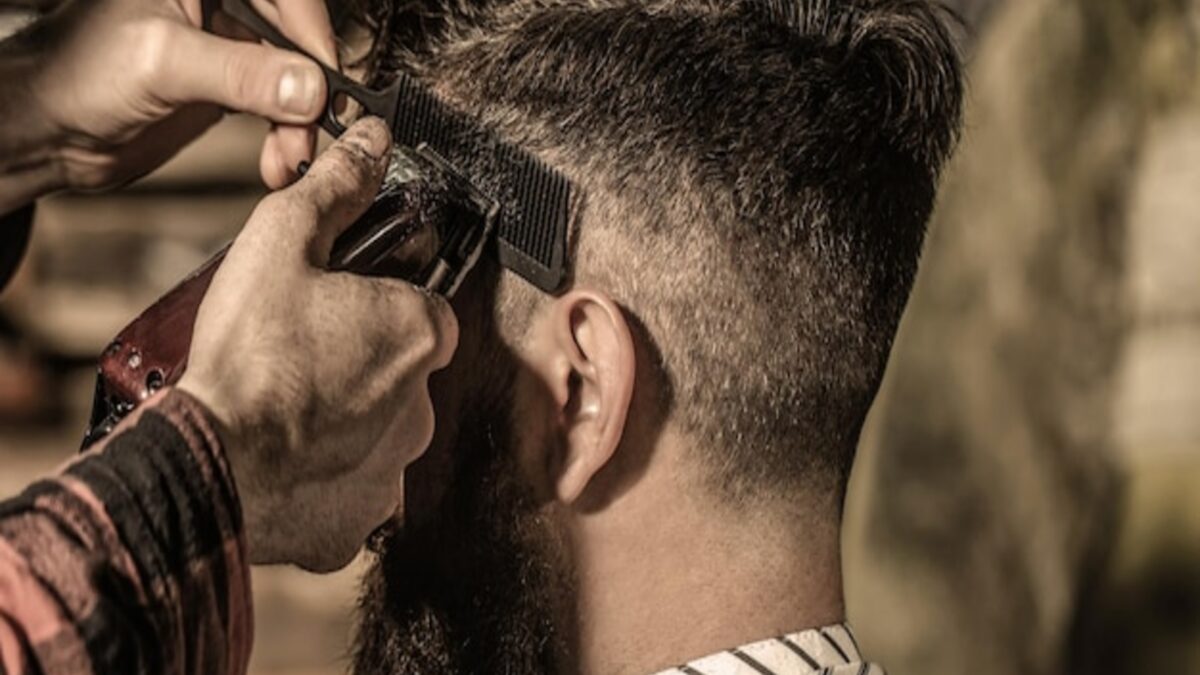 What Does Grooming Sessions by Dominican Barber Incorporate?