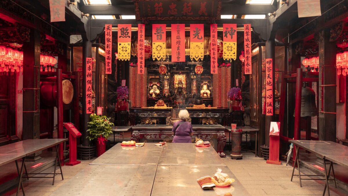 Buddhist Funeral Etiquette: What to Do and What to Avoid in Singapore
