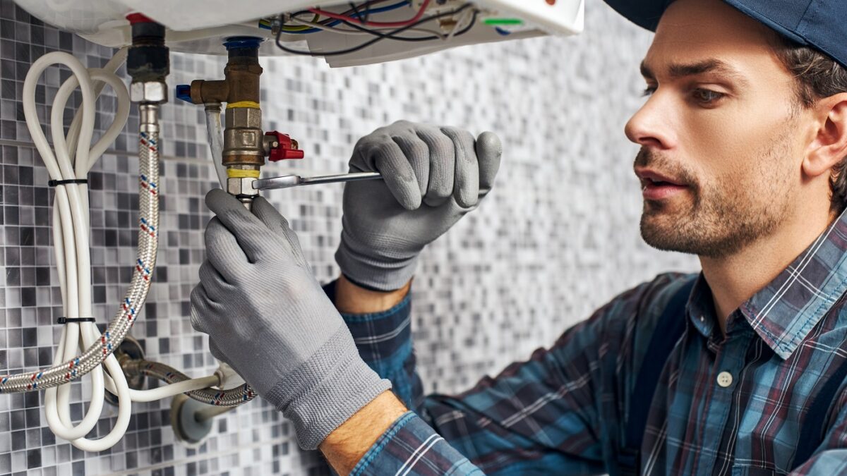Top Reasons to Approach Plumber Services for Home Repairs