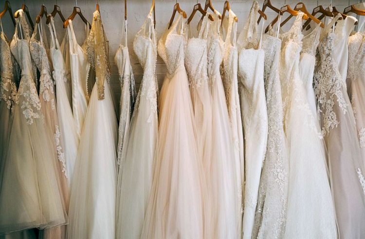 How Do You Pick A Wedding Dress?