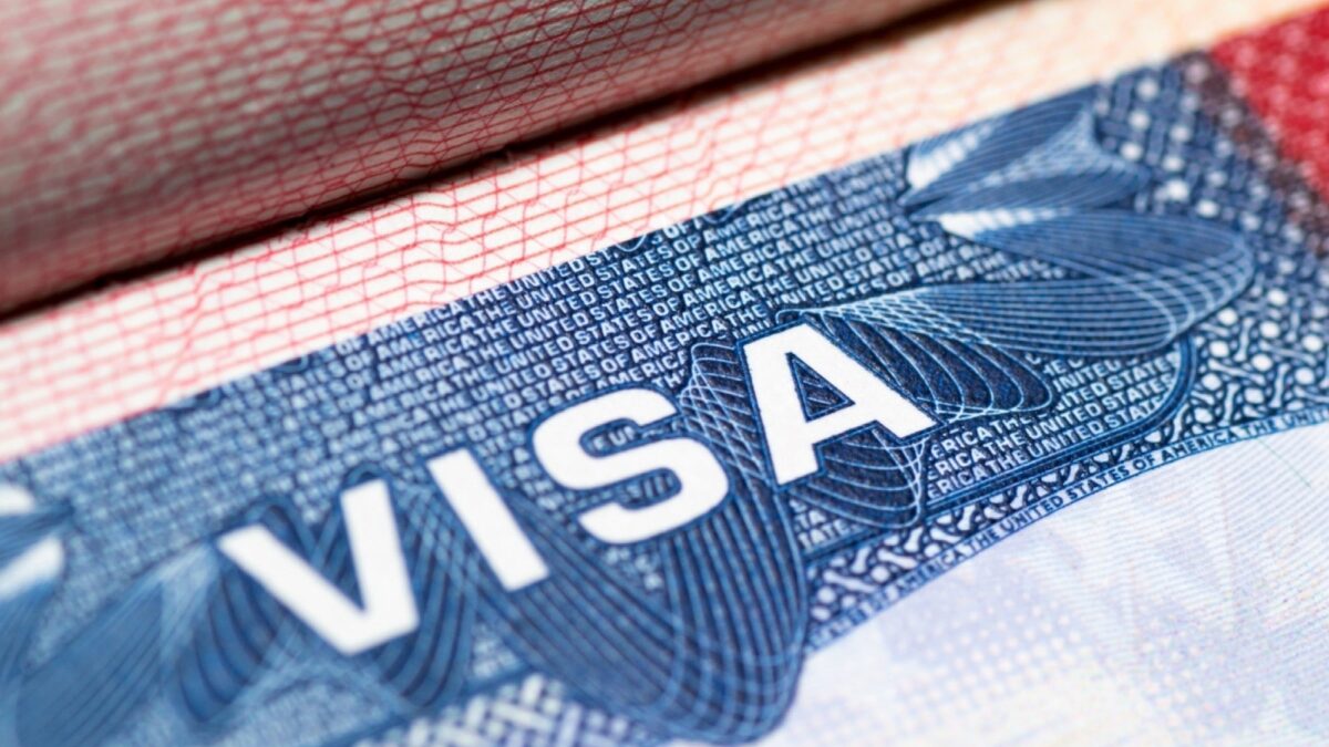 UK Spouse Visa vs. Fiancé Visa: Which Is Right for You?