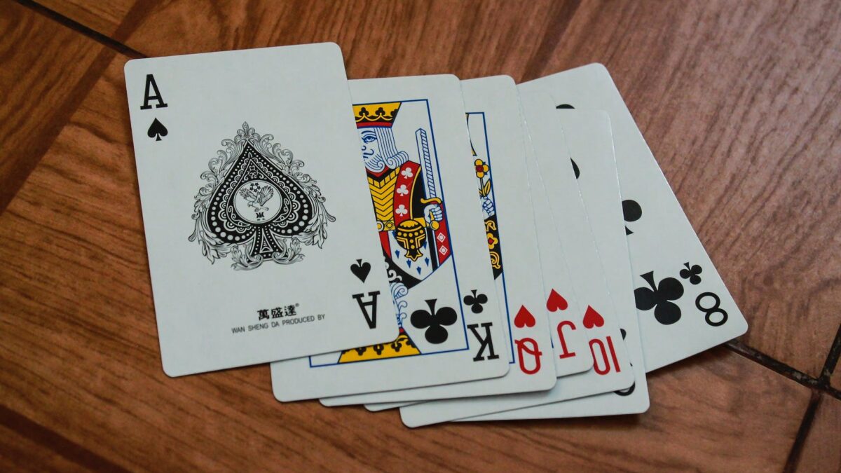 What are some basic rules of 21 card rummy?