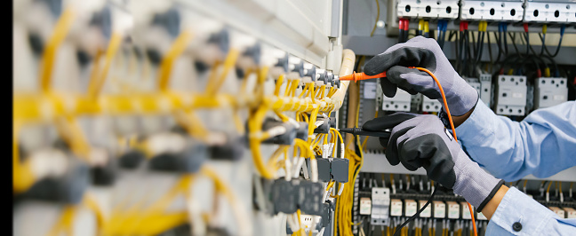 How Are Electrician Contractors Helpful For Your Needs?