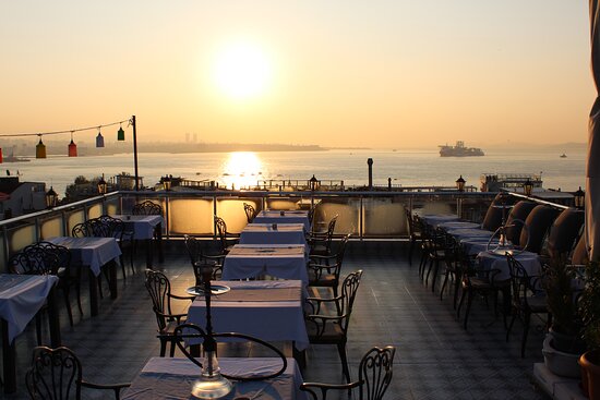 Dine in Golden Hues: Sunset Gastronomy in Istanbul’s Rooftop Retreats