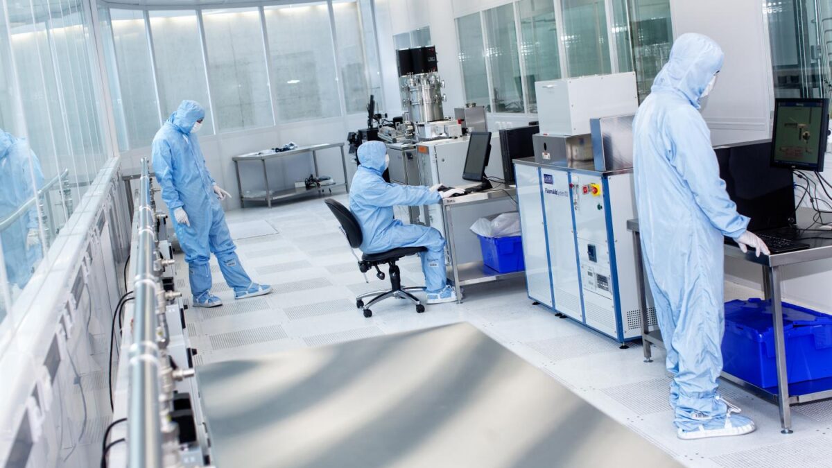 Eco-Friendly Laboratories: A Closer Look at Clean Room Equipment Manufacturers