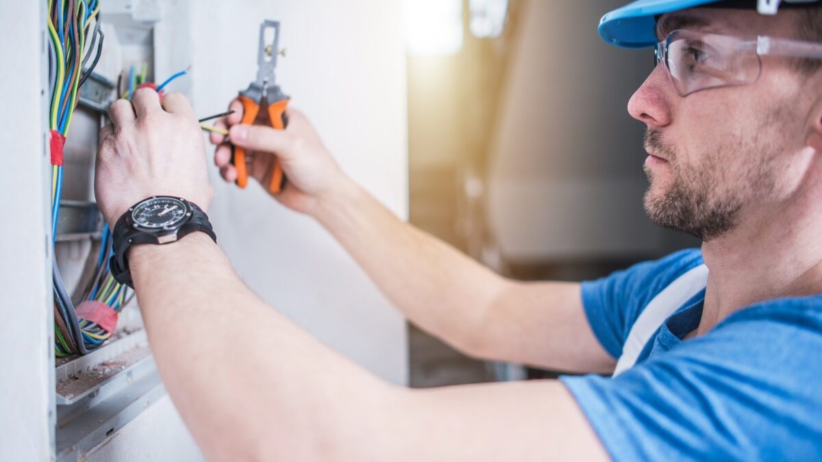6 Tips for Finding a Reliable and Affordable Residential Electrician