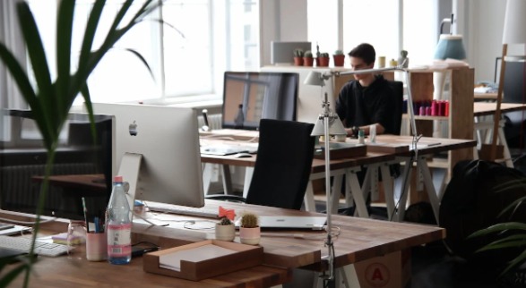 8 Tips for Making Your Workspace Well-Lit and Productive