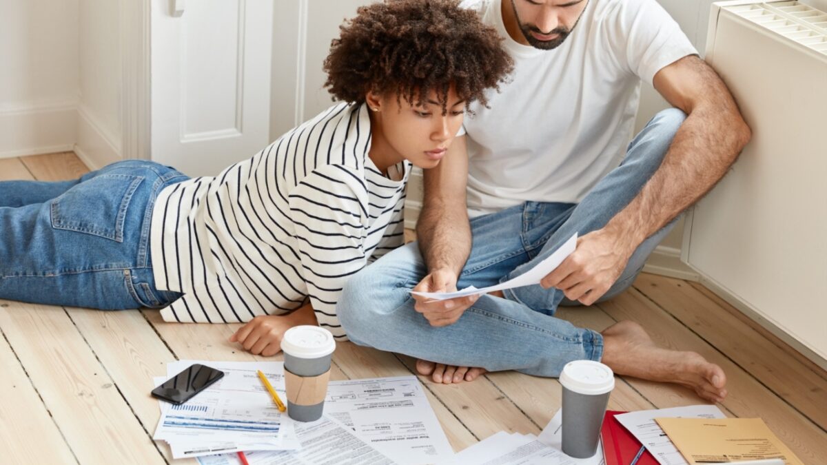 5 Easy and Practical Tips to Keep Your Household Expenses Under Control