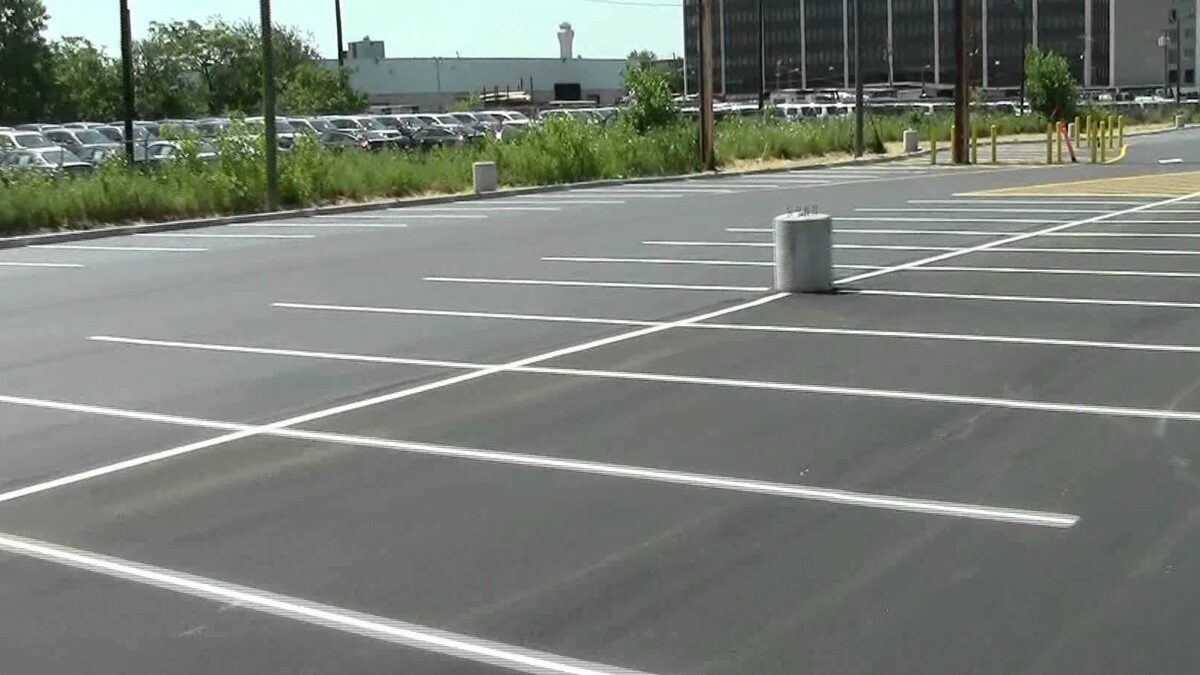 How to Choose the Right Service for a Smooth, Safe Parking Lot?
