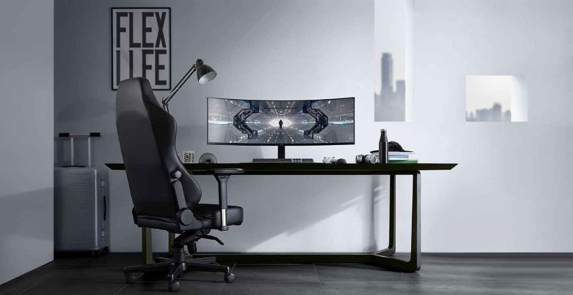 Why Are Gamers Obsessed with Curved Gaming Screens?