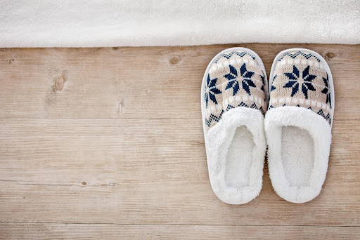 Wool Slippers vs. Other Materials: Why Wool is a Top Choice in Canada