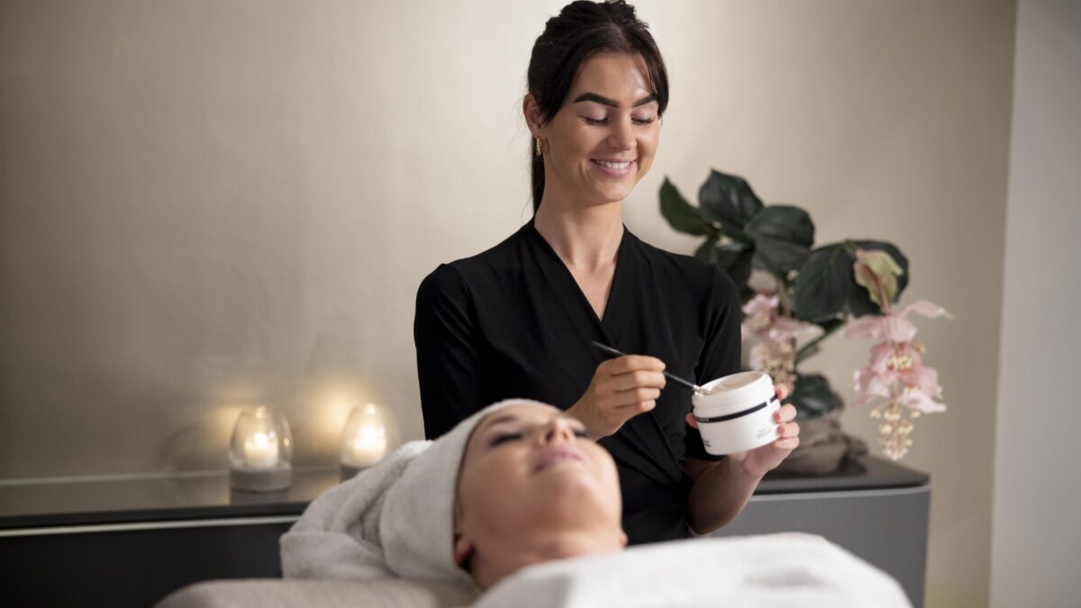 Essential Tips for Beginners to Choose the Right Spa Facial