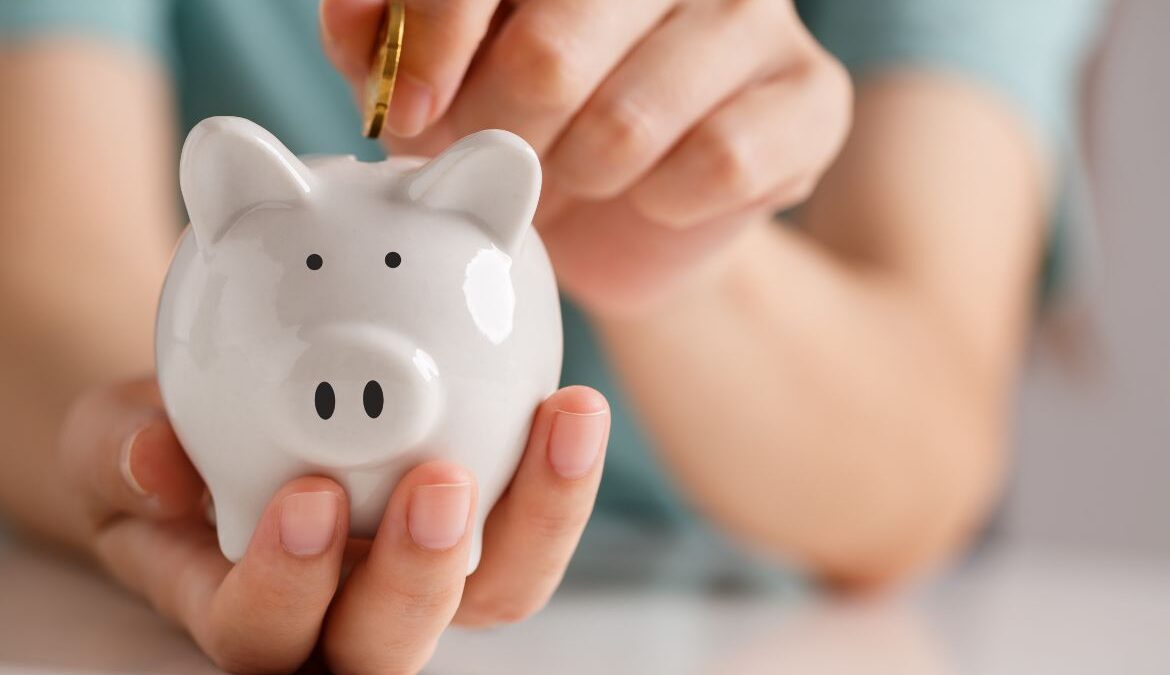 10 Practical Tips for Saving Money Without Sacrificing Quality of Life