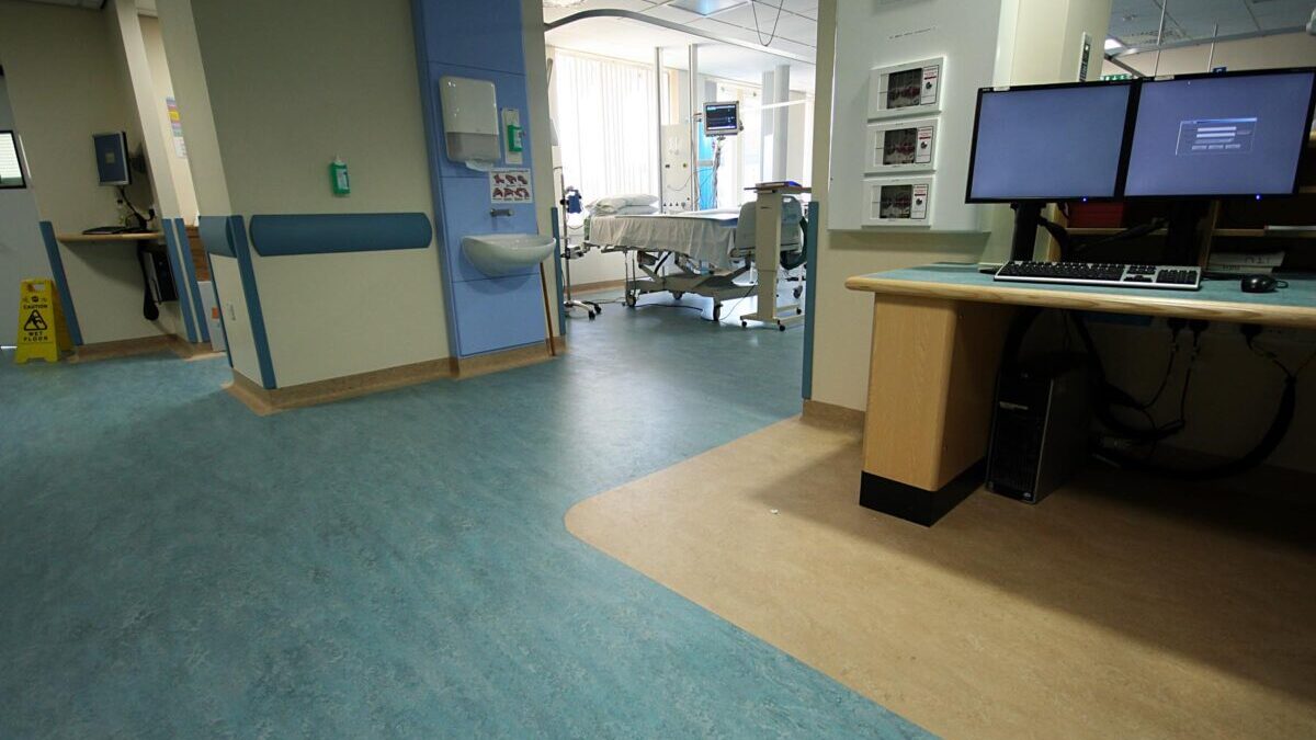 How to Choose the Right Hospital Flooring for Healthcare Facilities?