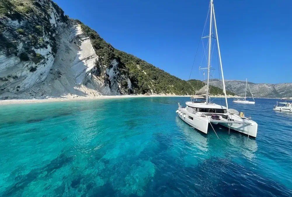 Navigating the Waters of Greece: Rent a Yacht and Boat Rental Guide