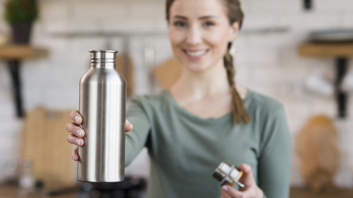 Exploring the Health Benefits of Using Stainless Steel and Glass Drinkware